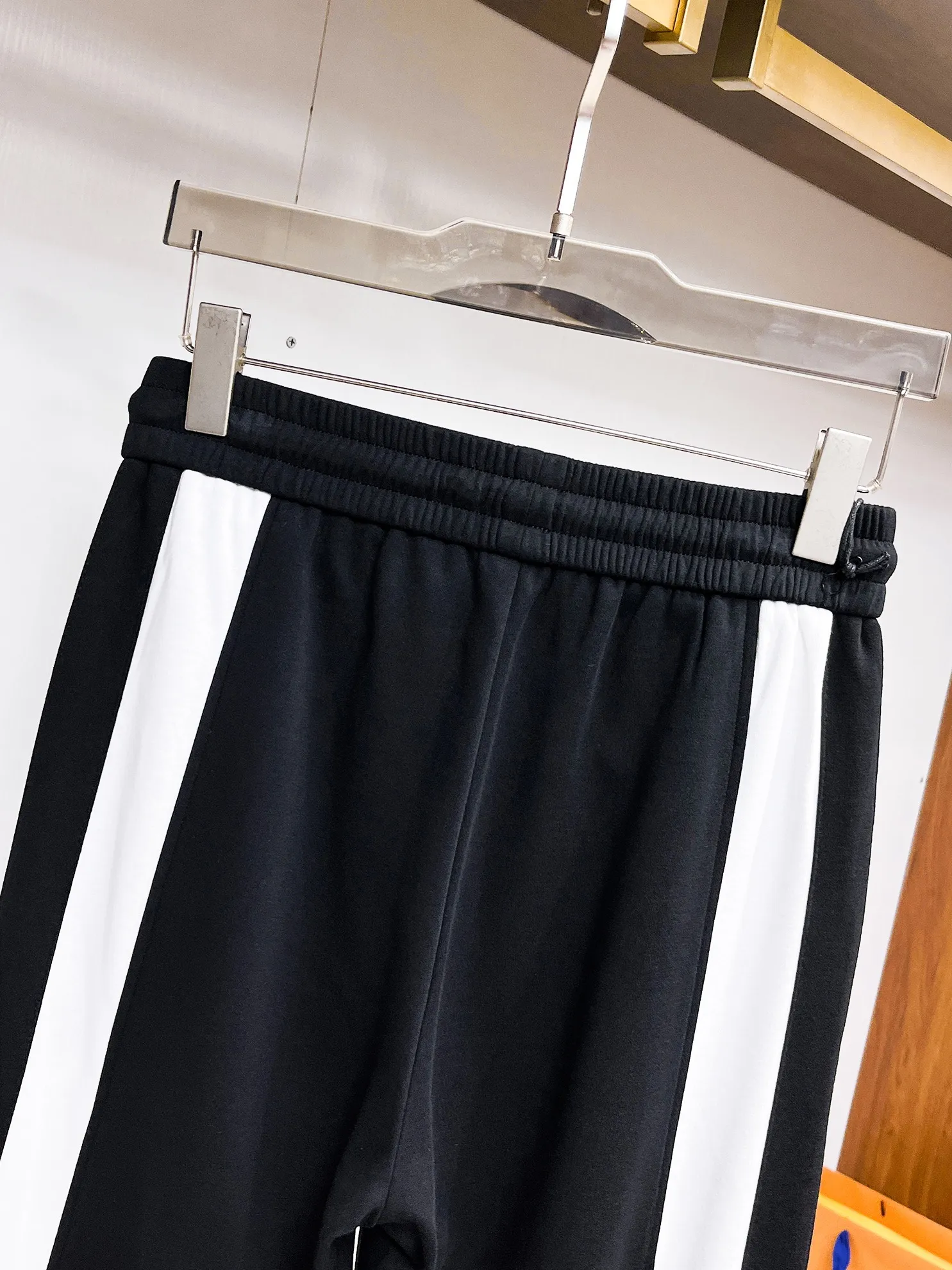 Balenciaga 🆕2026 Autumn and Winter New Arrival Casual Pants! The official website will be released simultaneously. Brand Classic LOGO casual pants, customized fabrics, excellent comfort and strong touch. Highly recognisable, perfect appearance and craftsmanship. Size:M-3XL